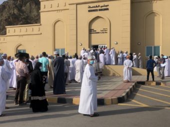 ROP offers clarification on photos of crowds at service centres in Oman